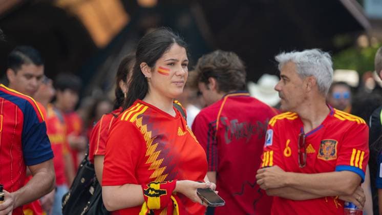 RECORD DATE NOT STATED Argentina and Spain Fans Bring World Cup Fever to Hudson Yards Watch Party (NEW)Argentina and Spain Fans Bring World Cup Fever to Hudson Yards Watch Party. July19,2026,Hudson Yard, New York,USA. Fans of Argentina and Spain filled Hudson Yards with energy and excitement ahead of the FIFA World Cup, WM, Weltmeisterschaft, Fussball final. Waving flags, singing chants, and proudly wearing their team colors, supporters from both nations created a vibrant atmosphere as they gathered to watch and celebrate one of football s biggest matches. Credit: Jorge Estrellado Thenews2(Foto: Jorge Estrellado Thenews2 imago images) SPO  Copyright: xJorgexEstrelladox