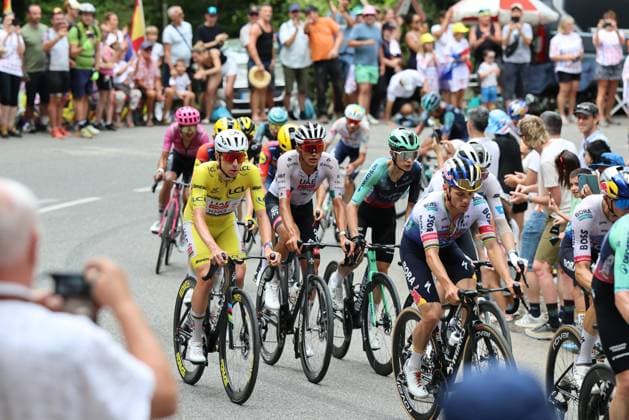 Tour de France 2026 - UCI Cycling Race Pierre Teyssot MAXPPP ; Tour de France 2026 - UCI Cycling Race. Plateau de Solaison, France on July 19, 2026. Left UAE Team Emirates - XRG s Slovenian rider Tadej Pogacar wearing the overall leader s yellow jersey, UAE Team Emirates. XRG s Mexican rider Isaac Del Toro, in a pursuing group in the ascent of the Plateau de Solaison during the 15th stage of the 113th edition of the Tour de France cycling race, 183,9 km between Champagnole and Plateau de Solaison, on July 19, 2026. Tadej Pogacar Pierre Teyssot Maxppp Plateau de Solaison Haute-Savoie France  Copyright: xMAXPPPxPierrexTeyssotx TEY65338 TEY65338