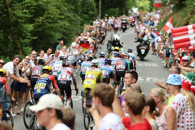 Tour de France 2026 - UCI Cycling Race Pierre Teyssot MAXPPP ; Tour de France 2026 - UCI Cycling Race. Plateau de Solaison, France on July 19, 2026. UAE Team Emirates - XRG s Slovenian rider Tadej Pogacar wearing the overall leader s yellow jersey, UAE Team Emirates XRG s Mexican rider Isaac Del Toro, Decathlon CMA CGM Team s French rider Paul Seixas wearing the best young rider s white jersey in a pursuing group in the ascent of the Plateau de Solaison during the 15th stage of the 113th edition of the Tour de France cycling race, 183,9 km between Champagnole and Plateau de Solaison, on July 19, 2026. Pierre Teyssot Maxppp Plateau de Solaison Haute-Savoie France  Copyright: xMAXPPPxPierrexTeyssotx TEY65381 TEY65381