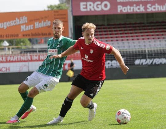 Duell zwischen Selim Ajkic (VfB Luebeck) und Kaltenkirchens Ben Muegge Fussball, Herren, Saison 2026 2027, SHFV-Pokal Achtelfinale, VfB Luebeck gegen Kaltenkirchener TS , 4-1 DFL REGULATIONS PROHIBIT ANY USE OF PHOTOGRAPHS AS IMAGE SEQUENCES AND OR QUASI-VIDEO. *** Showdown between Selim Ajkic of VfB Lübeck and Ben Muegge of Kaltenkirchen; Soccer, Men s, 2026–2027 Season, SHFV Cup Round of 16, VfB Lübeck vs. Kaltenkirchener TS, 4–1. DFL regulations prohibit any use of photographs as image sequences and or quasi-video.