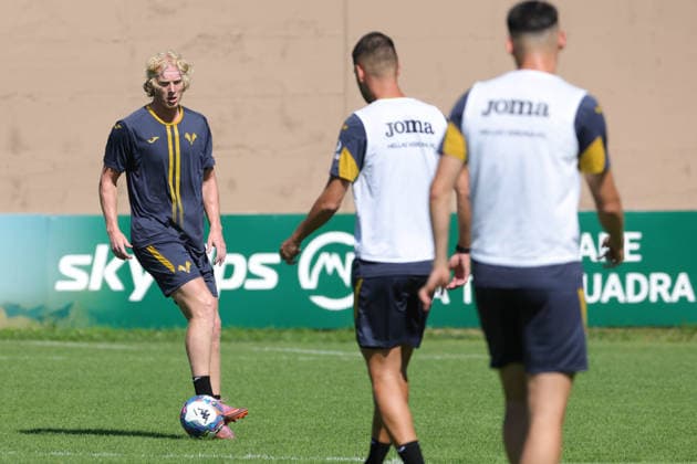 Foto IPP Emanuele Pennacchio Folgaria 19 07 2026 training session the preseason camp 2026-2027 Nella foto Andrias Edmundsson of Hellas Verona FC italyphotopress world copyright Folgaria italy Italia ITALY  Copyright: xR4924_italyphotopressx