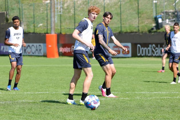 Foto IPP Emanuele Pennacchio Folgaria 19 07 2026 training session the preseason camp 2026-2027 Nella foto Kieron Bowie of Hellas Verona FC, Christian Corradi of Hellas Verona FC italyphotopress world copyright Folgaria italy Italia ITALY  Copyright: xR4924_italyphotopressx