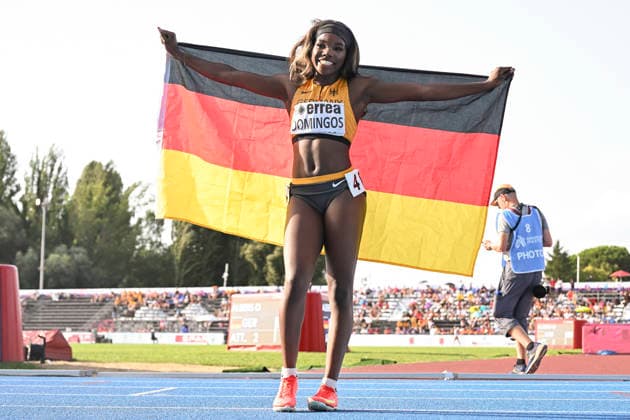 U18-Europameisterschaften Leichtathletik, Rieti Italien Delisha Benelisa Domingos (GER TuS Lichterfelde) mit Fahne bei den U18-Europameisterschaften Leichtathletik, Rieti Italien *** U18 European Athletics Championships, Rieti, Italy: Delisha Benelisa Domingos (GER, TuS Lichterfelde) carrying the flag at the U18 European Athletics Championships in Rieti, Italy Copyright: xBEAUTIFULxSPORTS DecaxText&Bildx
