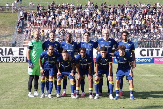 IPA86813271 - Hellas Verona s starting lineup for the friendly match between Hellas Verona and Rovereto at the Sporting Center La Pineta on July 19, 2026, in Folgaria, VI.  Copyright: xEmanuelexPennacchio IPAxSportx xx 86813271