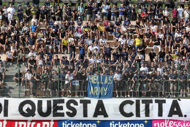 IPA86813164 - Hella Verona fans during the friendly match between Hellas Verona and Rovereto at the Sporting Center La Pineta on July 19, 2026, in Folgaria, VI.  Copyright: xEmanuelexPennacchio IPAxSportx xx 86813164