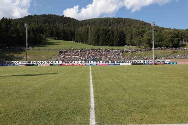 IPA86813263 - Hellas Verona fans during the friendly match between Hellas Verona and Rovereto at the Sporting Center La Pineta on July 19, 2026, in Folgaria, VI.  Copyright: xEmanuelexPennacchio IPAxSportx xx 86813263