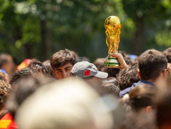 RECORD DATE NOT STATED Argentina and Spain Fans Bring World Cup Fever to Hudson Yards Watch Party (NEW)Argentina and Spain Fans Bring World Cup Fever to Hudson Yards Watch Party. July19,2026,Hudson Yard, New York,USA. Fans of Argentina and Spain filled Hudson Yards with energy and excitement ahead of the FIFA World Cup, WM, Weltmeisterschaft, Fussball final. Waving flags, singing chants, and proudly wearing their team colors, supporters from both nations created a vibrant atmosphere as they gathered to watch and celebrate one of football s biggest matches. Credit: Jorge Estrellado Thenews2(Foto: Jorge Estrellado Thenews2 imago images) SPO  Copyright: xJorgexEstrelladox