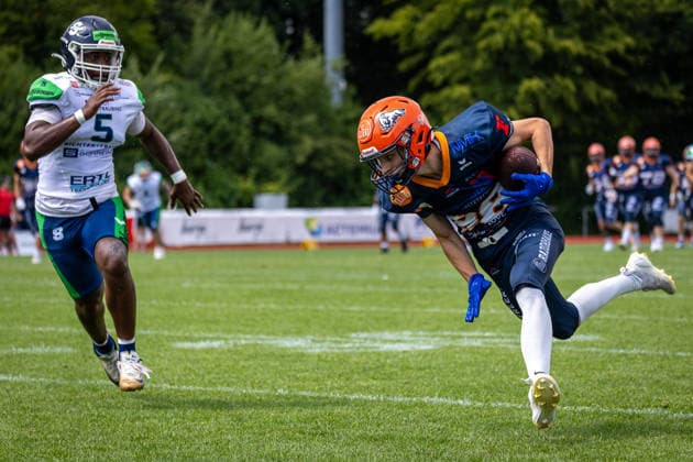 Adrian Terwart (ifm Razorbacks Ravensburg, 88 Wide Receiver) ifm Razorbacks Ravensburg vs Straubing Spiders, American Football, German Football League, Week 11, 2026, 19.07.2026, Weingarten TeleData Stadion am Lindenhof Baden Württemberg Germany Copyright: xFootxBowl SebastianxJustx