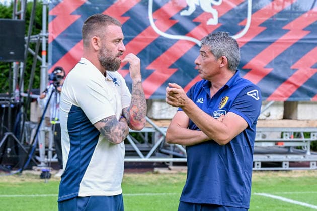 Genoa™s head coach Daniele De Rossi and Trento™s head coach during the friendly match between Genoa and Trento at the Cesare Benatti Stadium in Moena, Italy - Sunday, July 19, 2026. - Soccer .  Copyright: xTanoxPecoraro LaPressex