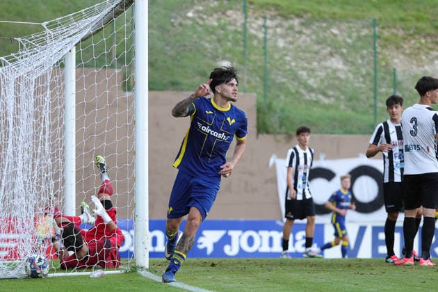 IPA86813730 - Isaac Tomich of Hellas Verona FC during the friendly match between Hellas Verona and Rovereto at the Sporting Center La Pineta on July 19, 2026, in Folgaria, VI.  Copyright: xEmanuelexPennacchio IPAxSportx xx 86813730