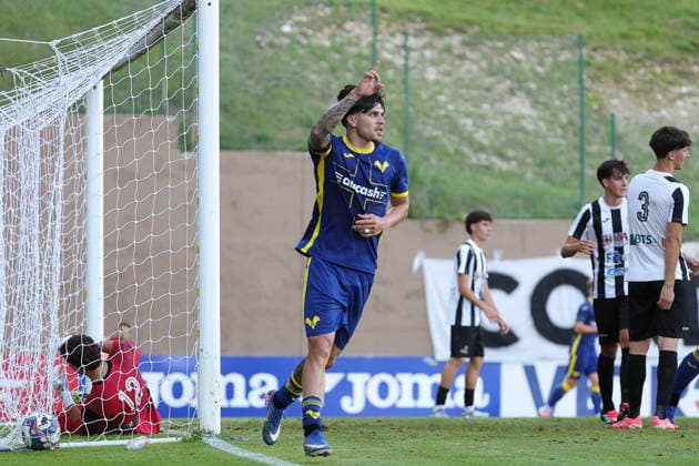 IPA86813733 - Isaac Tomich of Hellas Verona FC during the friendly match between Hellas Verona and Rovereto at the Sporting Center La Pineta on July 19, 2026, in Folgaria, VI.  Copyright: xEmanuelexPennacchio IPAxSportx xx 86813733