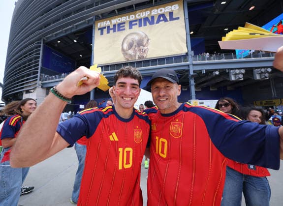 New Jersey, USA, 19th July 2026. Spain fans outside the stadium during the Spain vs Argentina FIFA World Cup, WM, Weltmeisterschaft, Fussball final match at the Metlife Stadium, New Jersey. Picture credit should read: Paul Terry Sportimage EDITORIAL USE ONLY. No use with unauthorised audio, video, data, fixture lists, club league logos or live services. Online in-match use limited to 120 images, no video emulation. No use in betting, games or single club league player publications. SPI_001_PT_Spain_Argentina SPI-4862-0001