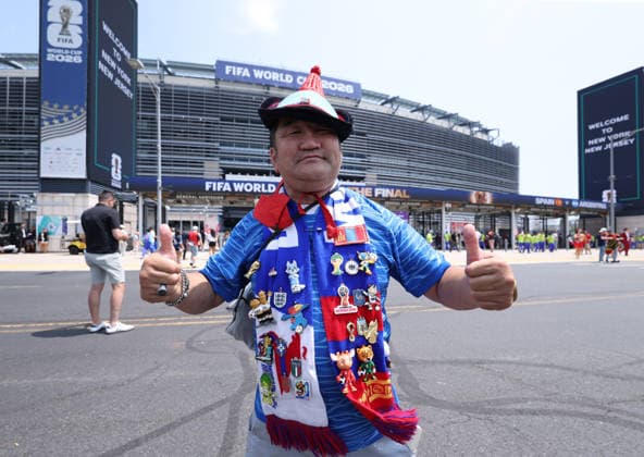New Jersey, USA, 19th July 2026. Football fan with badges from many World Cup finals outside the stadium during the Spain vs Argentina FIFA World Cup, WM, Weltmeisterschaft, Fussball final match at the Metlife Stadium, New Jersey. Picture credit should read: Paul Terry Sportimage EDITORIAL USE ONLY. No use with unauthorised audio, video, data, fixture lists, club league logos or live services. Online in-match use limited to 120 images, no video emulation. No use in betting, games or single club league player publications. SPI_009_PT_Spain_Argentina SPI-4862-0009