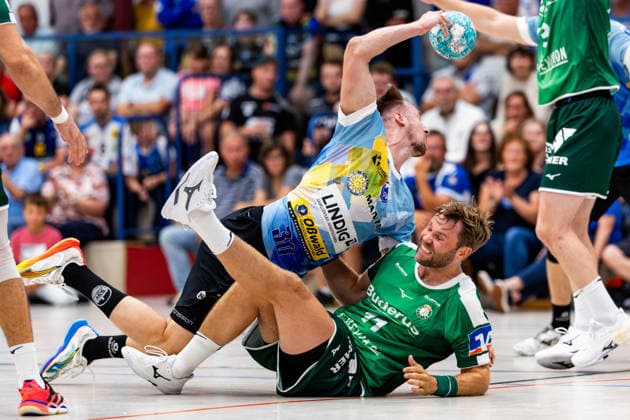 19.06.2026, GER, Handball, Maenner, Saison 26 27, Opel 1.Bl, Testspiel, ThSV Eisenach - HSG Wetzlar Dominik Solak (ThSV Eisenach,30), Petter Overby 99848 Wutha-Farnroda Hörselberghalle Thueringen Deutschland *** June 19, 2026, GER, Handball, Men, 2026–2027 Season, Opel 1st Division, Friendly Match, ThSV Eisenach vs. HSG Wetzlar, Dominik Solak (ThSV Eisenach, 30), Petter Overby (99848 Wutha Farnroda), Hörselberghalle, Thuringia, Germany