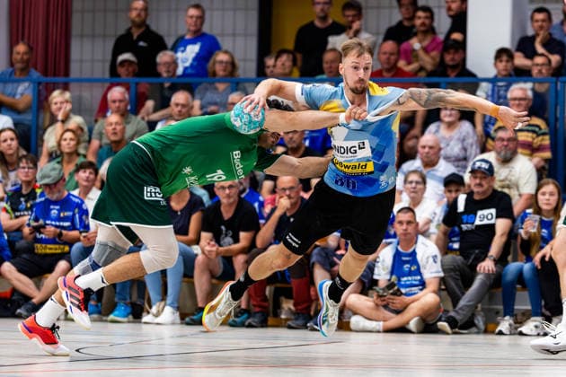 19.06.2026, GER, Handball, Maenner, Saison 26 27, Opel 1.Bl, Testspiel, ThSV Eisenach - HSG Wetzlar Dominik Solak (ThSV Eisenach,30), Durok Pehlivan 99848 Wutha-Farnroda Hörselberghalle Thueringen Deutschland *** June 19, 2026, GER, Handball, Men, Season 26–27, Opel 1st Division, Friendly Match, ThSV Eisenach vs. HSG Wetzlar, Dominik Solak (ThSV Eisenach, 30), Durok Pehlivan (99848 Wutha Farnroda), Hörselberghalle, Thuringia, Germany