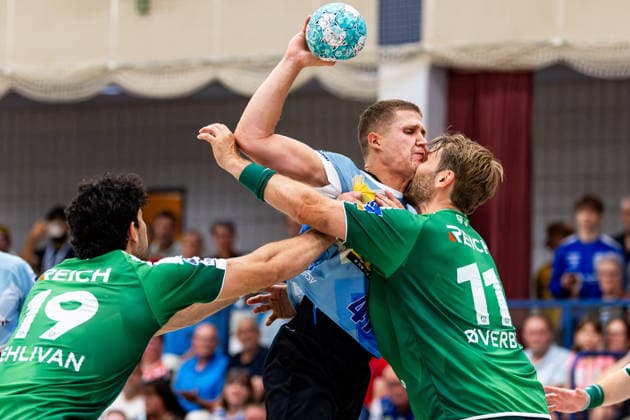 Sport Bilder des Tages 19.06.2026, GER, Handball, Maenner, Saison 26 27, Opel 1.Bl, Testspiel, ThSV Eisenach - HSG Wetzlar Vukasin Antonijevic (ThSV Eisenach,41), Petter Overby 99848 Wutha-Farnroda Hörselberghalle Thueringen Deutschland *** June 19, 2026, GER, Handball, Men, Season 26–27, Opel 1st Division, Friendly Match, ThSV Eisenach vs. HSG Wetzlar, Vukasin Antonijevic (ThSV Eisenach), 41, Petter Overby, 99848 Wutha Farnroda, Hörselberghalle, Thuringia, Germany