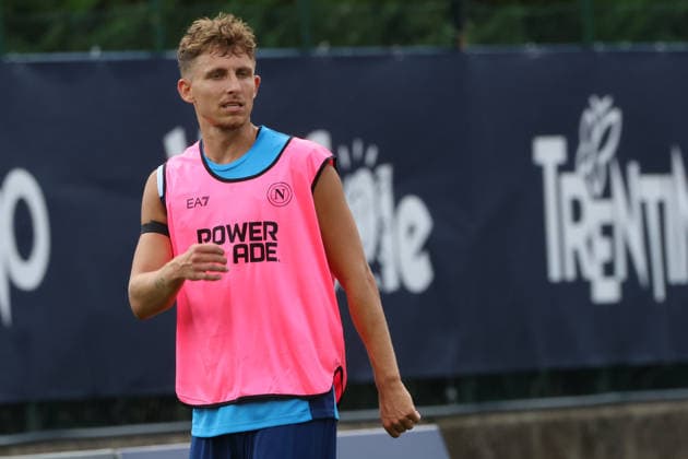 July 19, 2026, Dimaro Folgarida, Trento, Italy: Jesper Lindstrom during a training session on Day of the preseason camp of SSC Napoli at stadio Carciato in Dimaro Folgarida, Trento, Italy, on July 19, 2025. Dimaro Folgarida Italy - ZUMAl131 20260719_zsp_l131_024 Copyright: xCiroxDexLucax