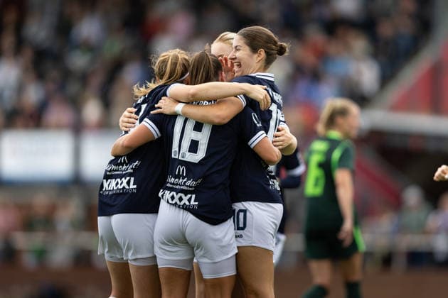 Fußball I Frauen I Testspiel I SV Meppen 1912 e.V. - VfL Wolfsburg I 19.07.2026 Bente Marie Bode (14, SV Meppen 1912 e.V.) Lana Hubbeling (18, SV Meppen 1912 e.V.) Anouk Blaschka (10, SV Meppen 1912 e.V.) Freuen sich nach einem Tor gemeinsam. Herzlake Hasetalstadion Niedersachsen Deutschland *** Soccer I Women I Friendly Match I SV Meppen 1912 e.V. vs. VfL Wolfsburg I July 19, 2026 Bente Marie Bode 14, SV Meppen 1912 e.V. Lana Hubbeling 18, SV Meppen 1912 e.V. Anouk Blaschka 10, SV Meppen 1912 e.V. Celebrating a goal together at Herzlake Hasetalstadion, Lower Saxony, Germany Copyright: xLobeca CedricxSiefkerx