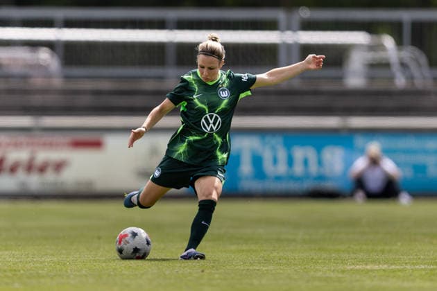 Fußball I Frauen I Testspiel I SV Meppen 1912 e.V. - VfL Wolfsburg I 19.07.2026 Svenja Huth (10, VfL Wolfsburg) flankt den Ball. Herzlake Hasetalstadion Niedersachsen Deutschland *** Soccer I Women I Friendly Match I SV Meppen 1912 e.V. vs. VfL Wolfsburg I July 19, 2026 Svenja Huth 10, VfL Wolfsburg crosses the ball at Herzlake Hasetal Stadium, Lower Saxony, Germany Copyright: xLobeca CedricxSiefkerx