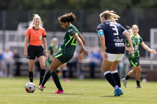 Fußball I Frauen I Testspiel I SV Meppen 1912 e.V. - VfL Wolfsburg I 19.07.2026 Cora Zicai (28, VfL Wolfsburg) passt den Ball. Herzlake Hasetalstadion Niedersachsen Deutschland *** Soccer I Women I Friendly Match I SV Meppen 1912 e.V. vs. VfL Wolfsburg I July 19, 2026 Cora Zicai 28, VfL Wolfsburg passes the ball Herzlake Hasetalstadion Lower Saxony Germany Copyright: xLobeca CedricxSiefkerx
