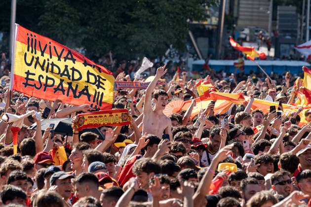 Spain fans gather in Madrid ahead of FIFA World Cup, WM, Weltmeisterschaft, Fussball Final MADRID, SPAIN - JULY 19: Fans of the Spanish national football team gather at the Fan Zone in Plaza Colon, Madrid, Spain, on July 19, 2026, ahead of the 2026 FIFA World Cup final between Spain and Argentina. Diego Radames Anadolu Madrid Spain. Editorial use only. Please get in touch for any other usage.  Copyright: x2026xAnadoluxDiegoxRadamesx