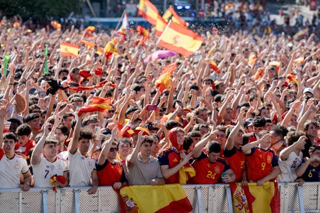 Spain fans gather in Madrid ahead of FIFA World Cup, WM, Weltmeisterschaft, Fussball Final MADRID, SPAIN - JULY 19: Fans of the Spanish national football team gather at the Fan Zone in Plaza Colon, Madrid, Spain, on July 19, 2026, ahead of the 2026 FIFA World Cup final between Spain and Argentina. Diego Radames Anadolu Madrid Spain. Editorial use only. Please get in touch for any other usage.  Copyright: x2026xAnadoluxDiegoxRadamesx