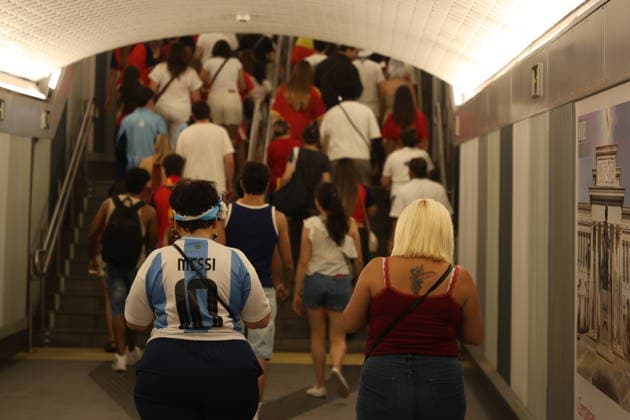 2026 World Cup Spain v Argentina; Fans of the Argentina in the fan zone at Plaza de Colon (Plaza Selection) in Madrid to watch the World Cup final between Spain and Argentina played in the United States on July 19, 2026, in Madrid, Spain. Madrid Madrid Spain Soccer *** 2026 World Cup: Spain vs. Argentina. Argentine fans in the fan zone at Plaza de Colón in Madrid to watch the World Cup final between Spain and Argentina, played in the United States on July 19, 2026, in Madrid, Spain. Madrid, Spain. Soccer Copyright: xAgenciaxLOFx