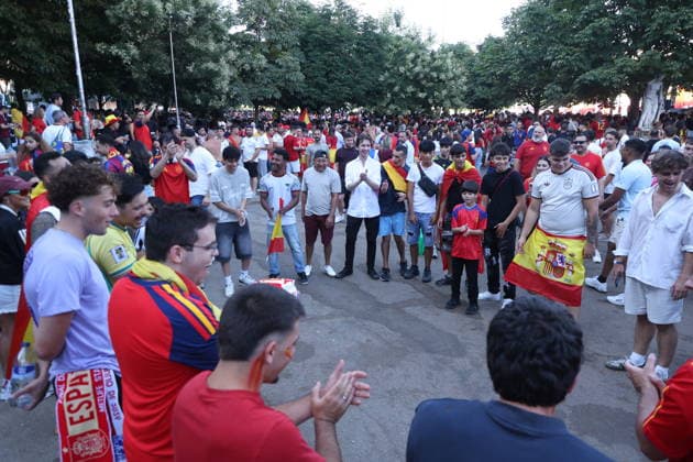 2026 World Cup Spain v Argentina; Fans of the Spanish national team, Nationalteam in the fan zone at Plaza de Colon (Plaza Selection) in Madrid to watch the World Cup final between Spain and Argentina played in the United States on July 19, 2026, in Madrid, Spain. Madrid Madrid Spain Soccer *** 2026 World Cup: Spain vs. Argentina. Fans of the Spanish national team in the fan zone at Plaza de Colón in Madrid to watch the World Cup final between Spain and Argentina, played in the United States on July 19, 2026, in Madrid, Spain. Madrid, Spain. Soccer Copyright: xAgenciaxLOFx