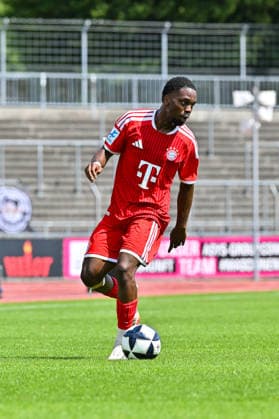 Testspiel; SSV Ulm 1846 Fussball - FC Bayern München II; 19.07.2026 ULM, GERMANY - 19. July: am Ball Michael SCOTT (FC Bayern München II 7) Einzelfoto Freisteller während dem Testspiel zwischen dem SSV 1846 Ulm Fussball und den Amateuren des FC Bayern München im Donaustadion *** Friendly Match: SSV Ulm 1846 vs. FC Bayern Munich II, July 19, 2026, ULM, GERMANY July 19: Michael SCOTT with the ball during the friendly match between SSV 1846 Ulm and FC Bayern Munich II at the Donaustadion Copyright: xBEAUTIFULxSPORTS Goldbergx