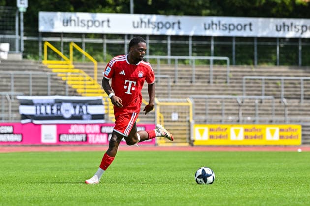 Testspiel; SSV Ulm 1846 Fussball - FC Bayern München II; 19.07.2026 ULM, GERMANY - 19. July: am Ball Michael SCOTT (FC Bayern München II 7) Einzelfoto Freisteller während dem Testspiel zwischen dem SSV 1846 Ulm Fussball und den Amateuren des FC Bayern München im Donaustadion *** Friendly Match: SSV Ulm 1846 vs. FC Bayern Munich II, July 19, 2026, ULM, GERMANY July 19: Michael SCOTT with the ball during the friendly match between SSV 1846 Ulm and FC Bayern Munich II at the Donaustadion Copyright: xBEAUTIFULxSPORTS Goldbergx