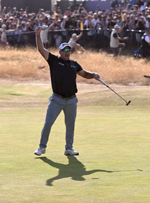 Ryan Fox (NZ) celebrates winning the Claret Jug on the 18th Green and Becomes Champion Golfer for 2026 by winning the Open Championship at Royal Birkdale Golf Club, Southport, England, UK 154th Open Golf Championships, Royal Birkdale, Southport, UK - 19 Jul 2026Southport Royal Birkdale United Kingdom  Copyright: xGreigxCowie Shutterstockx 16988299aj