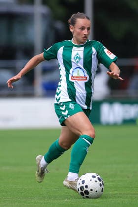 Chiara D Angelo (SV Werder Bremen, 2) am Ball, Freisteller, Einzelbild, Ganzkörper, Aktion, Action, Spielszene, 19.07.2026, Deurningen (Niederlande), Fussball, Testspiel Frauen, FC Twente Enschede - SV Werder Bremen *** Chiara D Angelo, SV Werder Bremen, No. 2 on the ball, isolated shot, single frame, full body, action, game scene, July 19, 2026, Deurningen, Netherlands, soccer, women s friendly match, FC Twente Enschede vs. SV Werder Bremen xobx