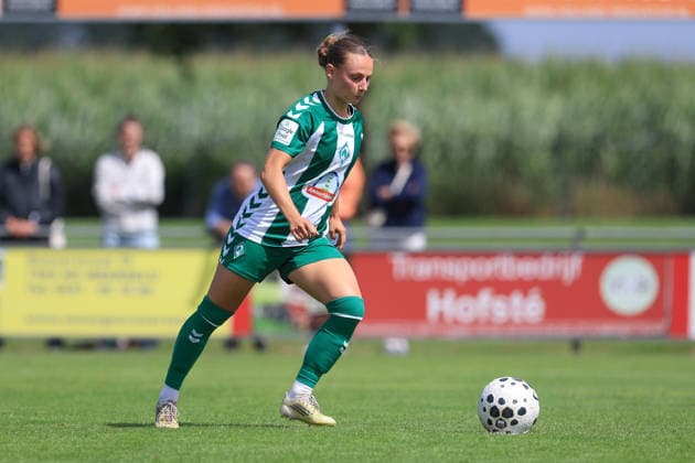 Chiara D Angelo (SV Werder Bremen, 2) beim Elfmeter, Strafstoß, Spielszene, Action, Aktion, am Ball, Freisteller, Einzelbild, Ganzkörper, 19.07.2026, Deurningen (Niederlande), Fussball, Testspiel Frauen, FC Twente Enschede - SV Werder Bremen *** Chiara D Angelo, SV Werder Bremen, 2 during a penalty kick, penalty kick, game action, action, on the ball, free kick, single frame, full body, July 19, 2026, Deurningen, Netherlands, soccer, women s friendly, FC Twente Enschede vs. SV Werder Bremen xobx