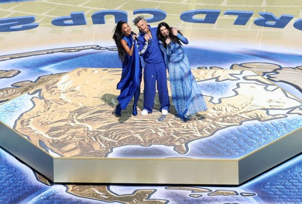 FIFA World Cup, WM, Weltmeisterschaft, Fussball 2026 final - Spain vs Argentina (L-R) US singer Nicole Scherzinger, British pop star Robbie Williams, and Italian singer Laura Pausini perform the FIFA anthem ahead of the FIFA World Cup 2026 final match Spain against Argentina, in New Jersey, USA, 19 July 2026. EAST RUTHERFORD United States  Copyright: xSARAHxYENESELx