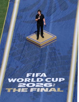 FIFA World Cup, WM, Weltmeisterschaft, Fussball 2026 final - Spain vs Argentina US actor Tom Cruise performs a message ahead of the FIFA World Cup 2026 final match Spain against Argentina, in New Jersey, USA, 19 July 2026. EAST RUTHERFORD United States  Copyright: xSARAHxYENESELx