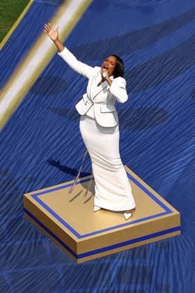 Jennifer Hudson signs The Star-Spangled Banner ahead of kick-off Spain v Argentina, 2026 FIFA World Cup, WM, Weltmeisterschaft, Fussball Final, Football, New York New Jersey Stadium, East Rutherford, New Jersey, USA - 19 Jul 2026East Rutherford New York New Jersey Stadium New Jersey (NJ) United States of America  Copyright: xMichaelxZemanek Shutterstockx 16995475z