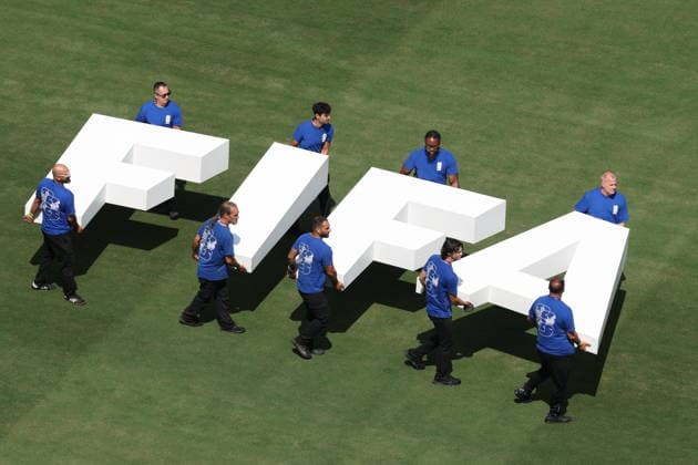 FIFA World Cup, WM, Weltmeisterschaft, Fussball 2026 final - Spain vs Argentina Extras carry the letters of FIFA ahead of the FIFA World Cup 2026 final match Spain against Argentina, in New Jersey, USA, 19 July 2026. EAST RUTHERFORD United States  Copyright: xSARAHxYENESELx