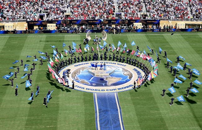 FIFA World Cup, WM, Weltmeisterschaft, Fussball 2026 final - Spain vs Argentina Recording artists (centre from L) US singer Nicole Scherzinger, British singer Robbie Williams and Italian singer Laura Pausini perform during the closing ceremony for the FIFA World Cup 2026 final match Spain against Argentina, in New Jersey, USA, 19 July 2026. EAST RUTHERFORD United States  Copyright: xRONALDxWITTEKx