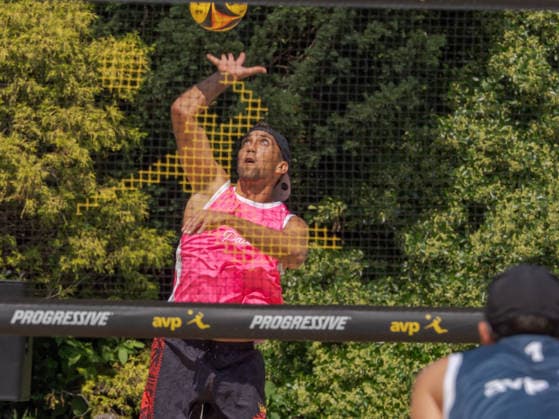 July 19, 2026, New York, New York, USA: TREVOR CRABB serving. Under the Central Park skyline, the AVP brings Beach volleyball, Beachvolleyball to Wollman Rink, kicking off a marquee day of League Week 6 action. New York USA - ZUMAc266 20260719_znp_c266_001 Copyright: xCarlosxChiossonex