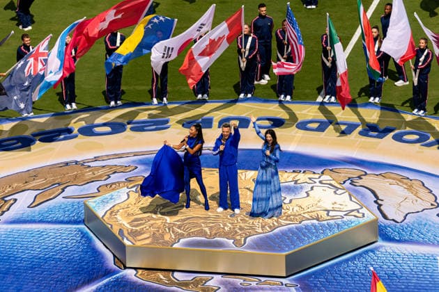 Football - FIFA World Cup, WM, Weltmeisterschaft, Fussball 2026 - Final - Spain v Argentina NEW JERSEY, USA - Sunday, July 19, 2026: (L-R) Nicole Scherzinger, Robbie Williams and Laura Pausini perform in the pre-match show before the FIFA World Cup Final 2026 between Spain and Argentina at the Met Life Stadium. (Photo by David Rawcliffe Propaganda) EAST RUTHERFORD Met Life Stadium NEW JERSEY UNITED STATES OF AMERICA  Copyright: xDavidxRawcliffex P2026-07-19-Spain_Argentina-22
