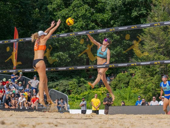 July 19, 2026, New York, New York, USA: Under the Central Park skyline, the AVP brings Beach volleyball, Beachvolleyball to Wollman Rink, kicking off a marquee day of League Week 6 action. New York USA - ZUMAc266 20260719_znp_c266_012 Copyright: xCarlosxChiossonex