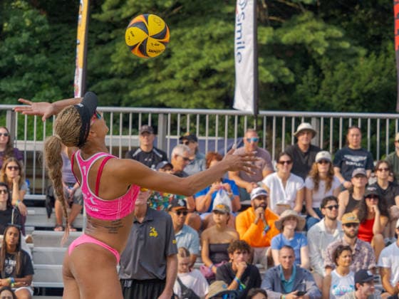 July 19, 2026, New York, New York, USA: BRANDIE WILKERSON serves. Under the Central Park skyline, the AVP brings Beach volleyball, Beachvolleyball to Wollman Rink, kicking off a marquee day of League Week 6 action. New York USA - ZUMAc266 20260719_znp_c266_017 Copyright: xCarlosxChiossonex