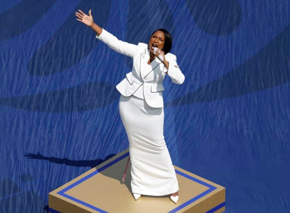 Jennifer Hudson sings the National Anthem before the start of the FIFA World Cup, WM, Weltmeisterschaft, Fussball final match between Argentina and Spain at New York New Jersey Stadium in East Rutherford, New Jersey, on Sunday, June 19, 2026.  NYP20260719910 JOHNxANGELILLO