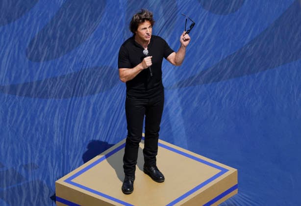 Tom Cruise speaks during a pre-game ceremony before the start of the FIFA World Cup, WM, Weltmeisterschaft, Fussball final match between Argentina and Spain at New York New Jersey Stadium in East Rutherford, New Jersey, on Sunday, June 19, 2026.  NYP20260719915 JOHNxANGELILLO