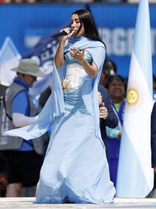 EAST RUTHERFORD, NEW JERSEY - Singer Maria Becerra sings the Argentine national anthem during the FIFA World Cup, WM, Weltmeisterschaft, Fussball 2026â ¢ closing ceremony preceding the FIFA World Cup 2026 final between Spain and Argentina at the New York New Jersey Stadium on July 19, 2026, in East Rutherford, New Jersey, United States. MAURICE VAN STEEN ANP World Cup Soccer 2026 xVIxANPxSportx xMauricexvanxSteenxIVx 563859801 originalFilename: 563859801.jpg