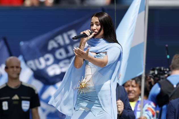 EAST RUTHERFORD, NEW JERSEY - Singer Maria Becerra sings the Argentine national anthem during the FIFA World Cup, WM, Weltmeisterschaft, Fussball 2026â ¢ closing ceremony preceding the FIFA World Cup 2026 final between Spain and Argentina at the New York New Jersey Stadium on July 19, 2026, in East Rutherford, New Jersey, United States. MAURICE VAN STEEN ANP World Cup Soccer 2026 xVIxANPxSportx xMauricexvanxSteenxIVx 563859807 originalFilename: 563859807.jpg