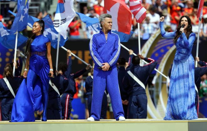 FIFA World Cup, WM, Weltmeisterschaft, Fussball 2026 final - Spain vs Argentina Recording artists (centre from L) US singer Nicole Scherzinger, British singer Robbie Williams and Italian singer Laura Pausini perform during the closing ceremony for the FIFA World Cup 2026 final match Spain against Argentina, in New Jersey, USA, 19 July 2026. EAST RUTHERFORD United States  Copyright: xCHRISTOPHERxNEUNDORFx