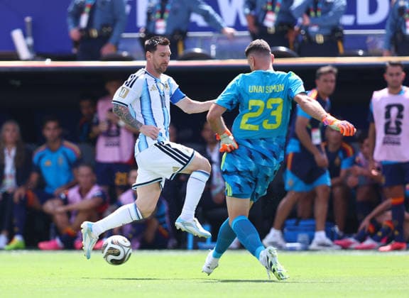 New Jersey, USA, 19th July 2026. Lionel Messi of Argentina is stopped by Unai Simon of Spain during the Spain vs Argentina FIFA World Cup, WM, Weltmeisterschaft, Fussball final match at the Metlife Stadium, New Jersey. Picture credit should read: Paul Terry Sportimage EDITORIAL USE ONLY. No use with unauthorised audio, video, data, fixture lists, club league logos or live services. Online in-match use limited to 120 images, no video emulation. No use in betting, games or single club league player publications. SPI_025_PT_Spain_Argentina SPI-4862-0025