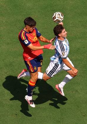 Pau Cubarsi of Spain and Julian Alvarez of Argentina Spain v Argentina, 2026 FIFA World Cup, WM, Weltmeisterschaft, Fussball Final, Football, New York New Jersey Stadium, East Rutherford, New Jersey, USA - 19 Jul 2026East Rutherford New York New Jersey Stadium New Jersey (NJ) United States of America  Copyright: xMichaelxZemanek Shutterstockx 16995475ah