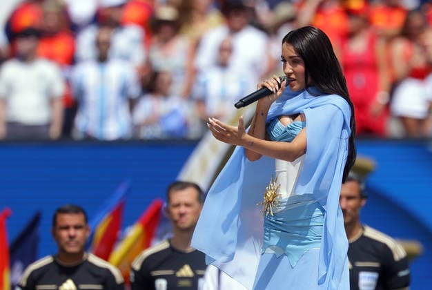 FIFA World Cup, WM, Weltmeisterschaft, Fussball 2026 final - Spain vs Argentina Maria Becerra sings the Argentinian national anthem ahead of the FIFA World Cup 2026 final match Spain against Argentina, in New Jersey, USA, 19 July 2026. EAST RUTHERFORD United States  Copyright: xCHRISTOPHERxNEUNDORFx
